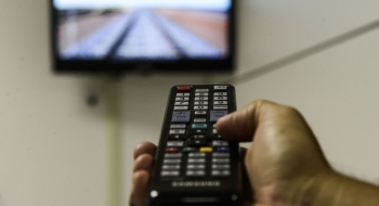 Jovens de até 24 anos veem 7 vezes menos TV aberta do que idosos